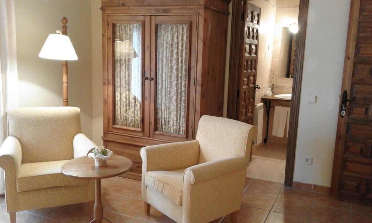 Hostal Rural Cumbres De Castilla Mandayona 외부 사진
