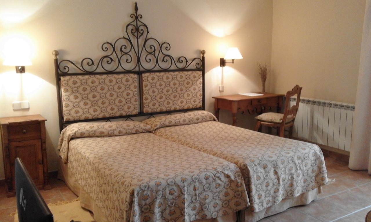 Hostal Rural Cumbres De Castilla Mandayona 외부 사진