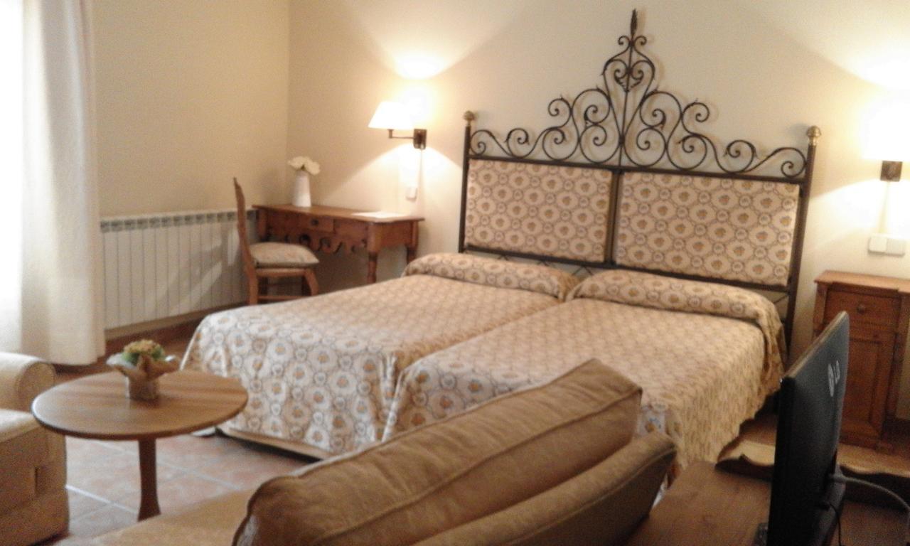 Hostal Rural Cumbres De Castilla Mandayona 외부 사진