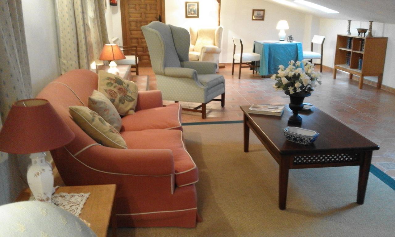 Hostal Rural Cumbres De Castilla Mandayona 외부 사진