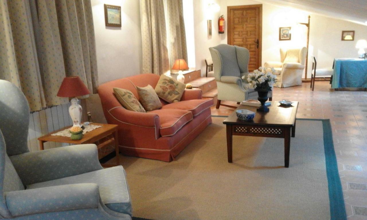 Hostal Rural Cumbres De Castilla Mandayona 외부 사진