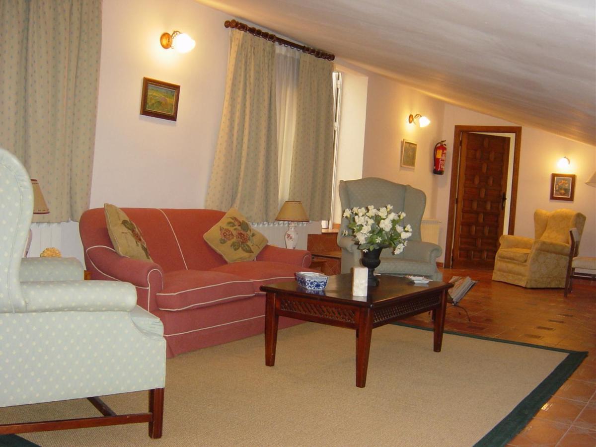 Hostal Rural Cumbres De Castilla Mandayona 외부 사진