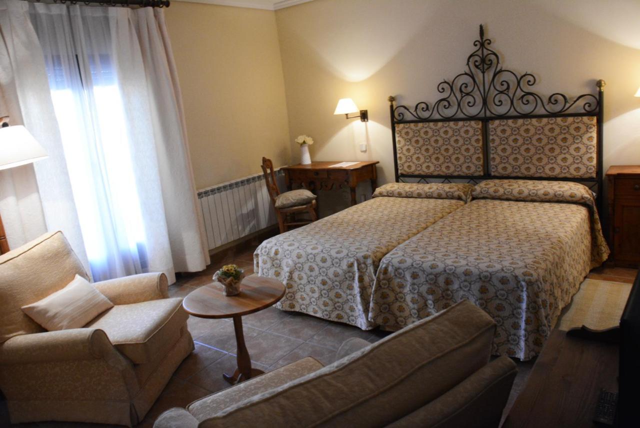 Hostal Rural Cumbres De Castilla Mandayona 외부 사진